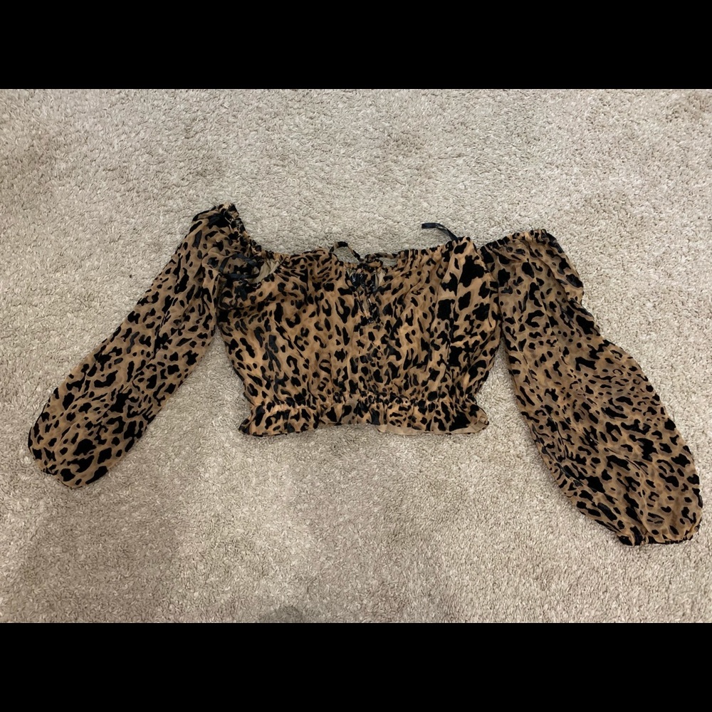 Lepoard off the shoulder crop top